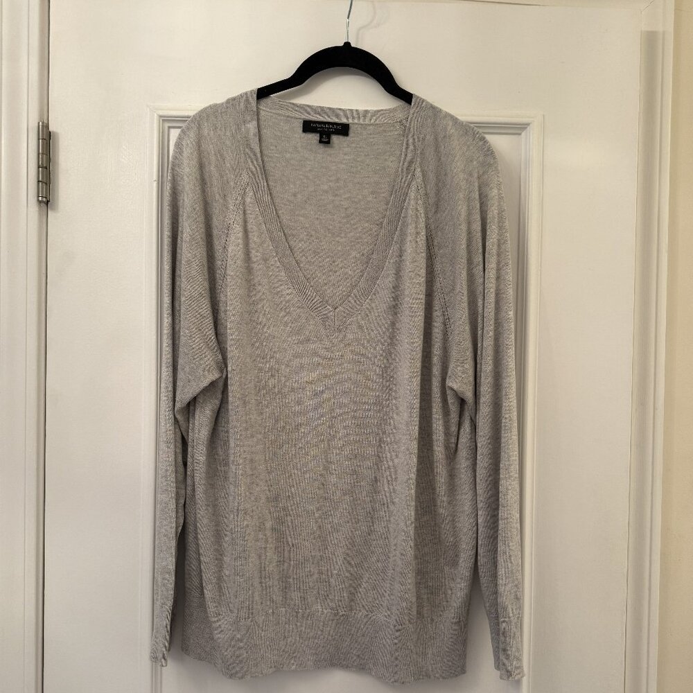 Banana Republic V-neck Pull Over Sweater, Light Grey, Silk/Cotton Blend, Size XL